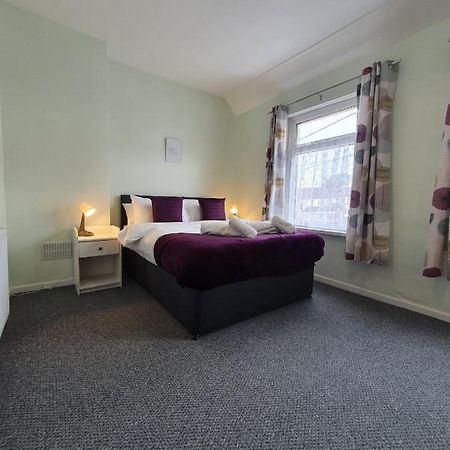 2 Bed House, Contractors & Holiday Guests Welcomed Dowlais Kültér fotó