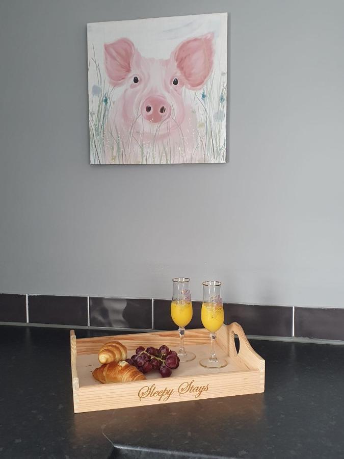 2 Bed House, Contractors & Holiday Guests Welcomed Dowlais Kültér fotó