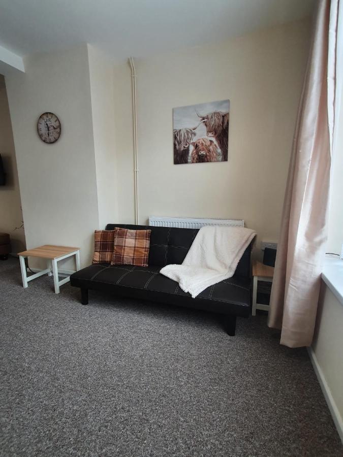 2 Bed House, Contractors & Holiday Guests Welcomed Dowlais Kültér fotó